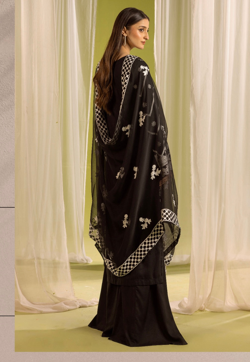 SIMRANS ‘Kismet’ | Embroidered Linen Handwork Readymade | SM760 (Black)