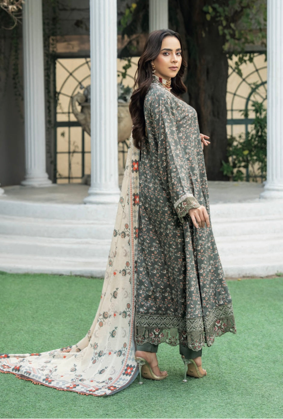 MUNIRA | Embroidered Linen Readymade | MEL05