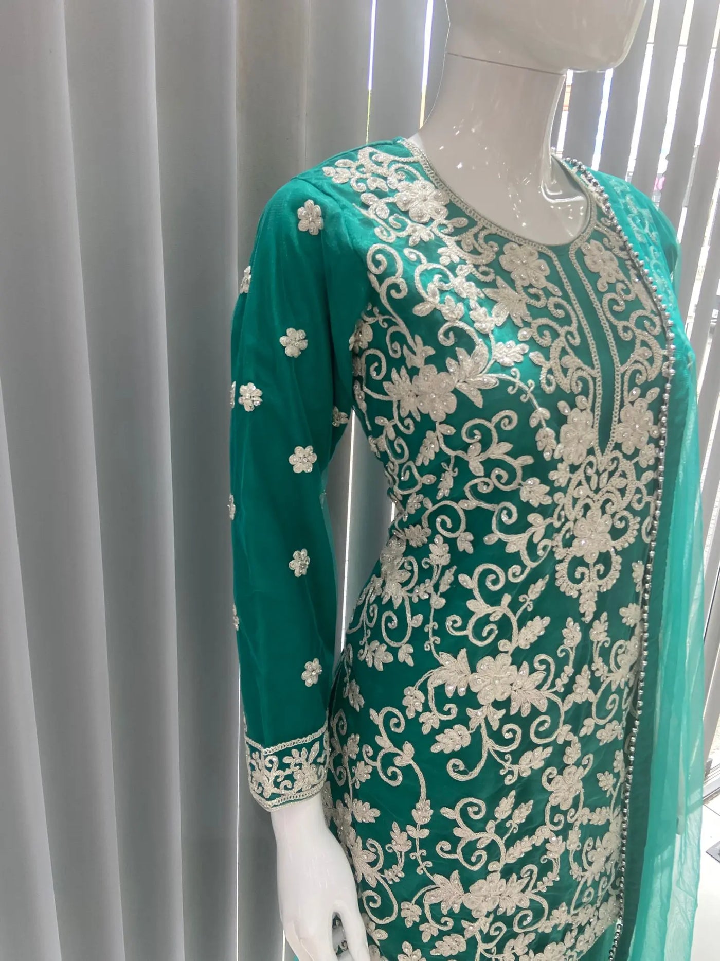  Asha - Pakistani clothes