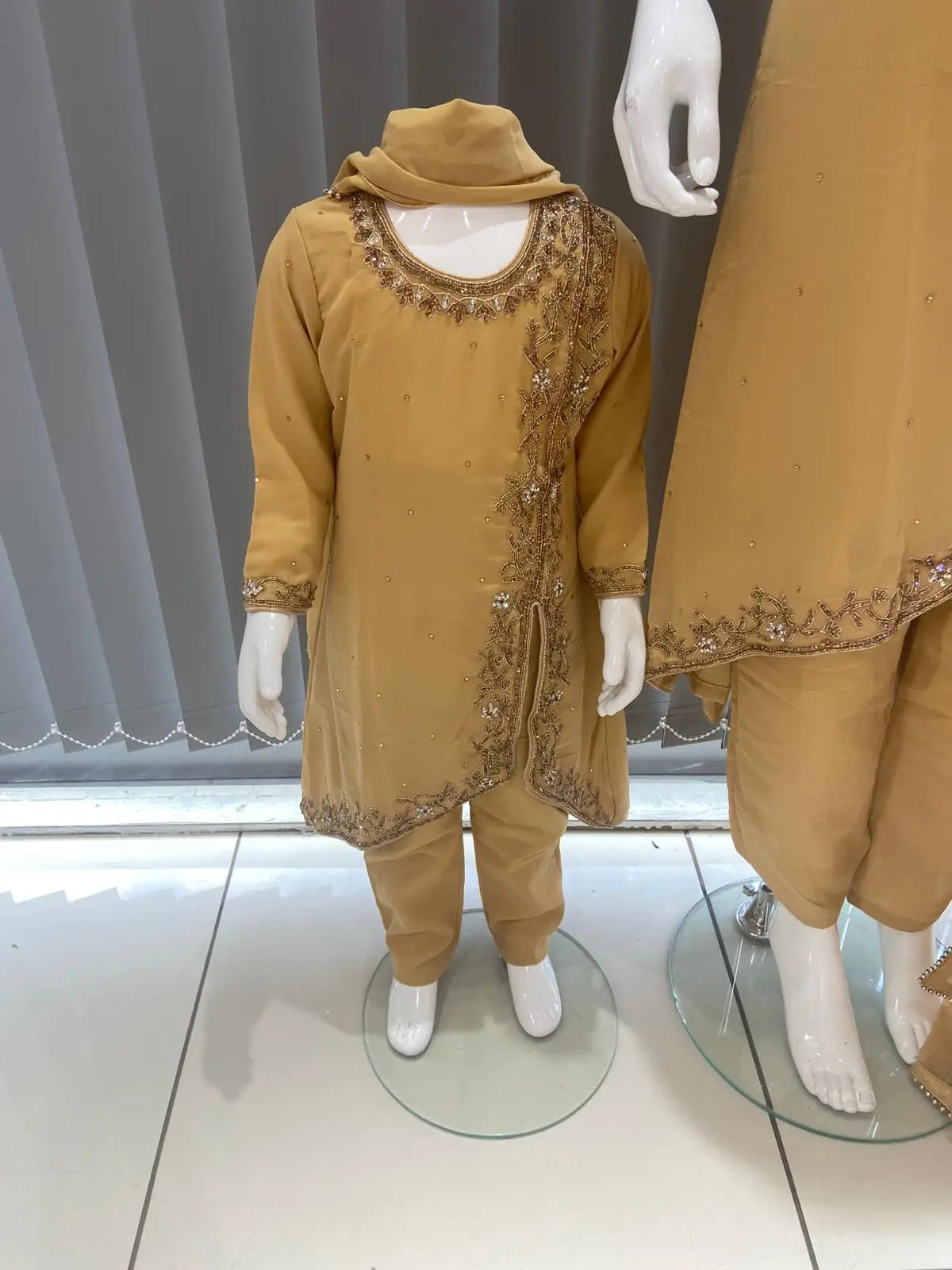  Asha - Pakistani clothes