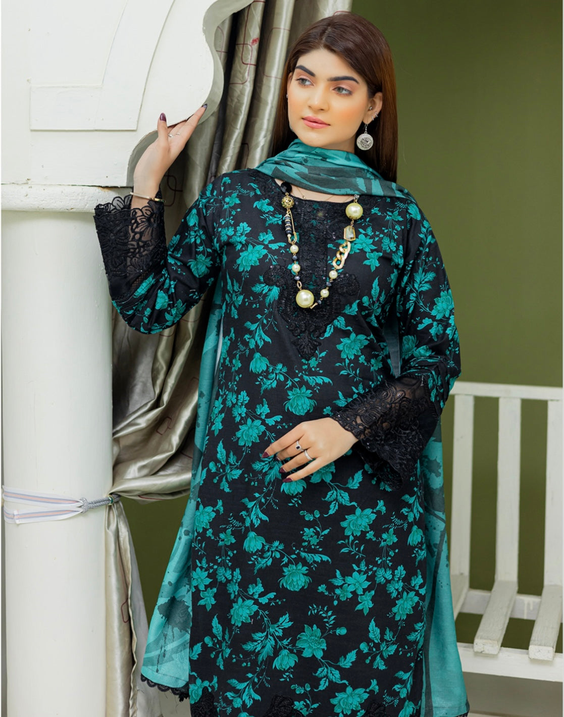 RANGZ ‘Gulaal’ | Embroidered Khaddar Readymade | RGZ034