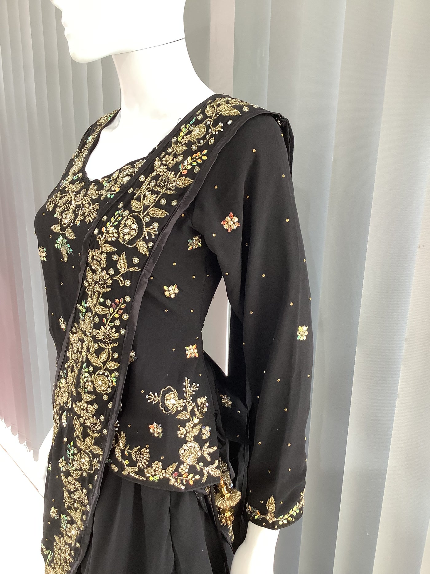  Asha - Pakistani clothes