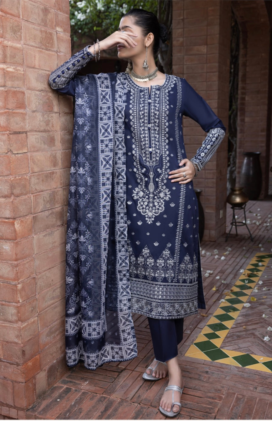 Casuallite ‘Wabasta’ | Luxury Embroidered Linen Readymade | HT234