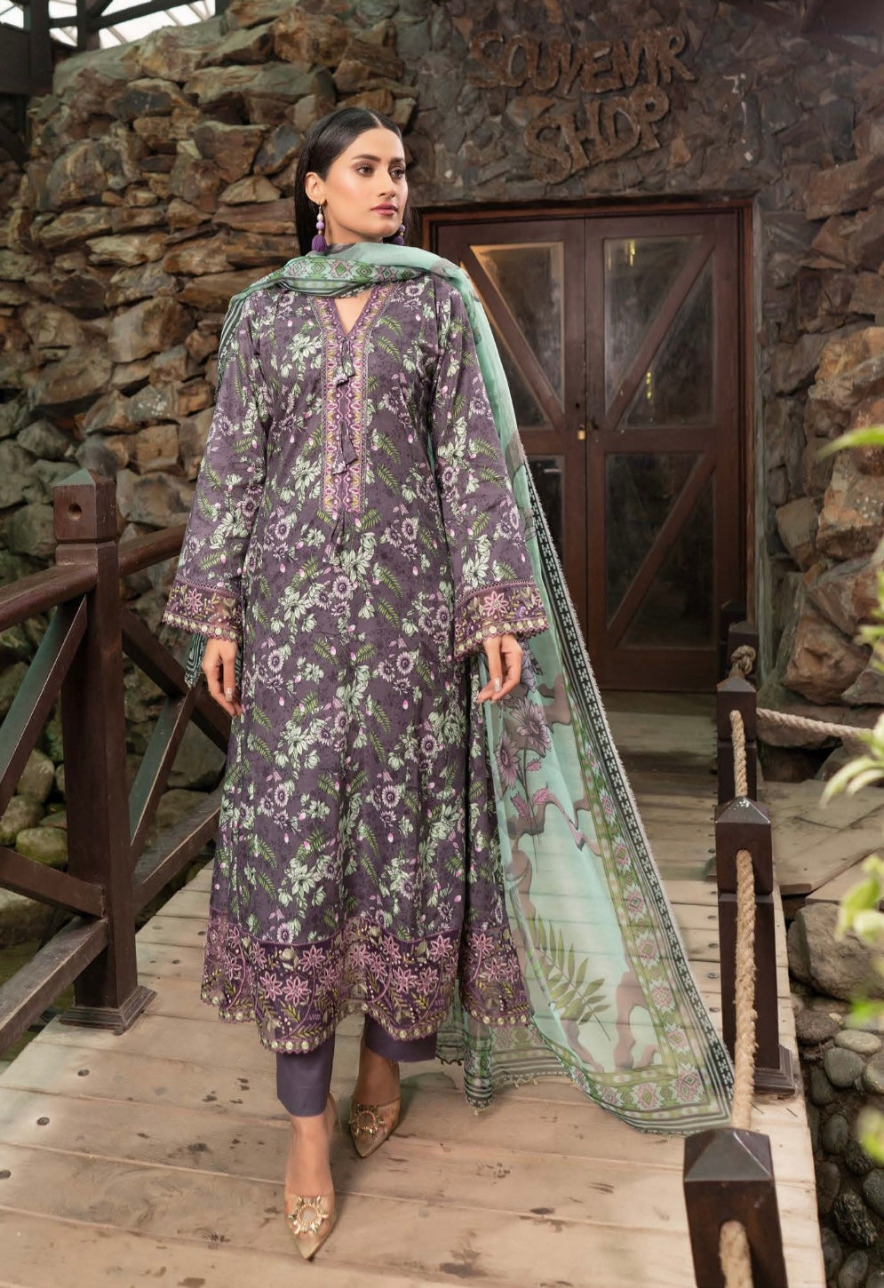 MUNIRA | Embroidered Linen Readymade | MEL03