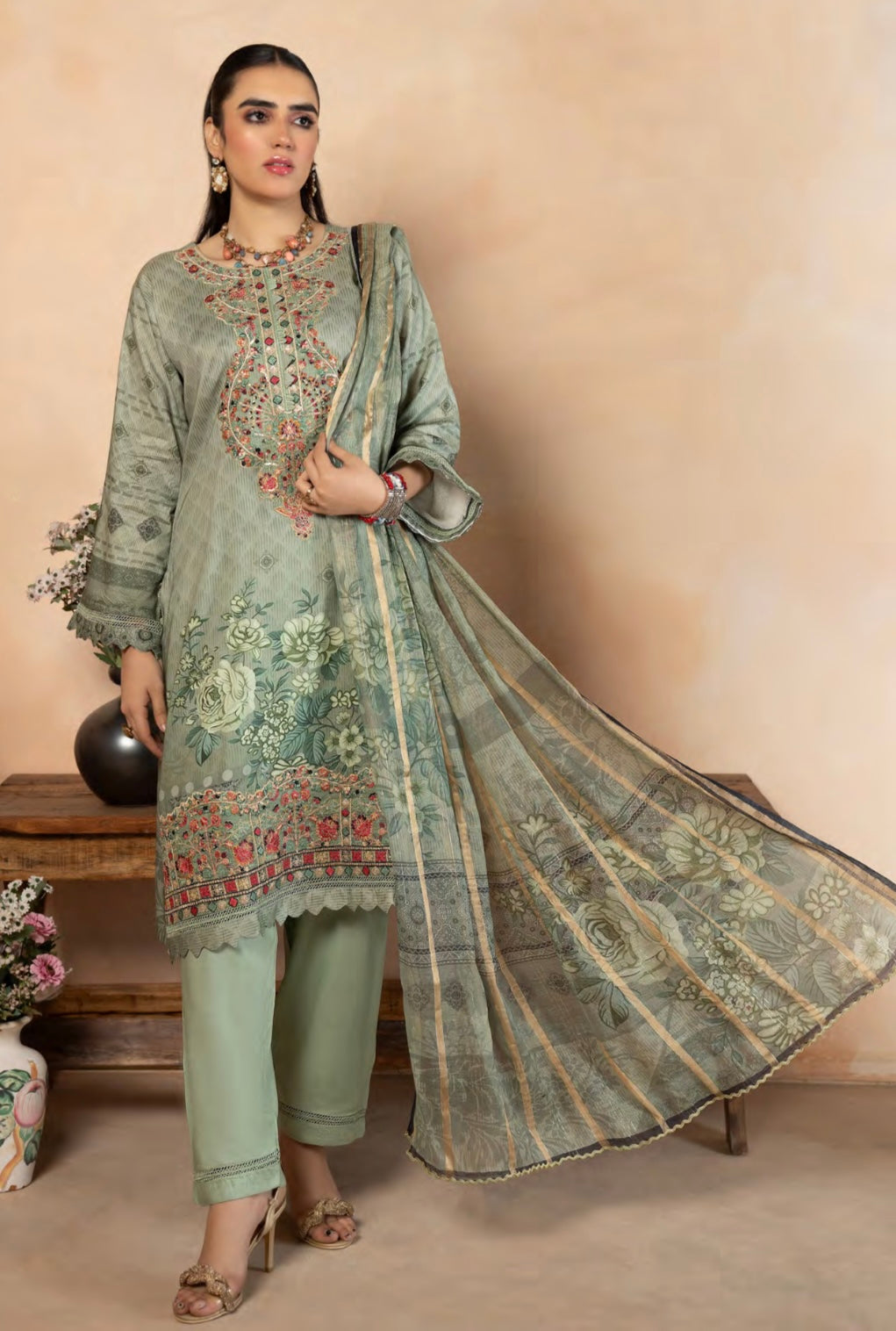  Munira - Pakistani clothes