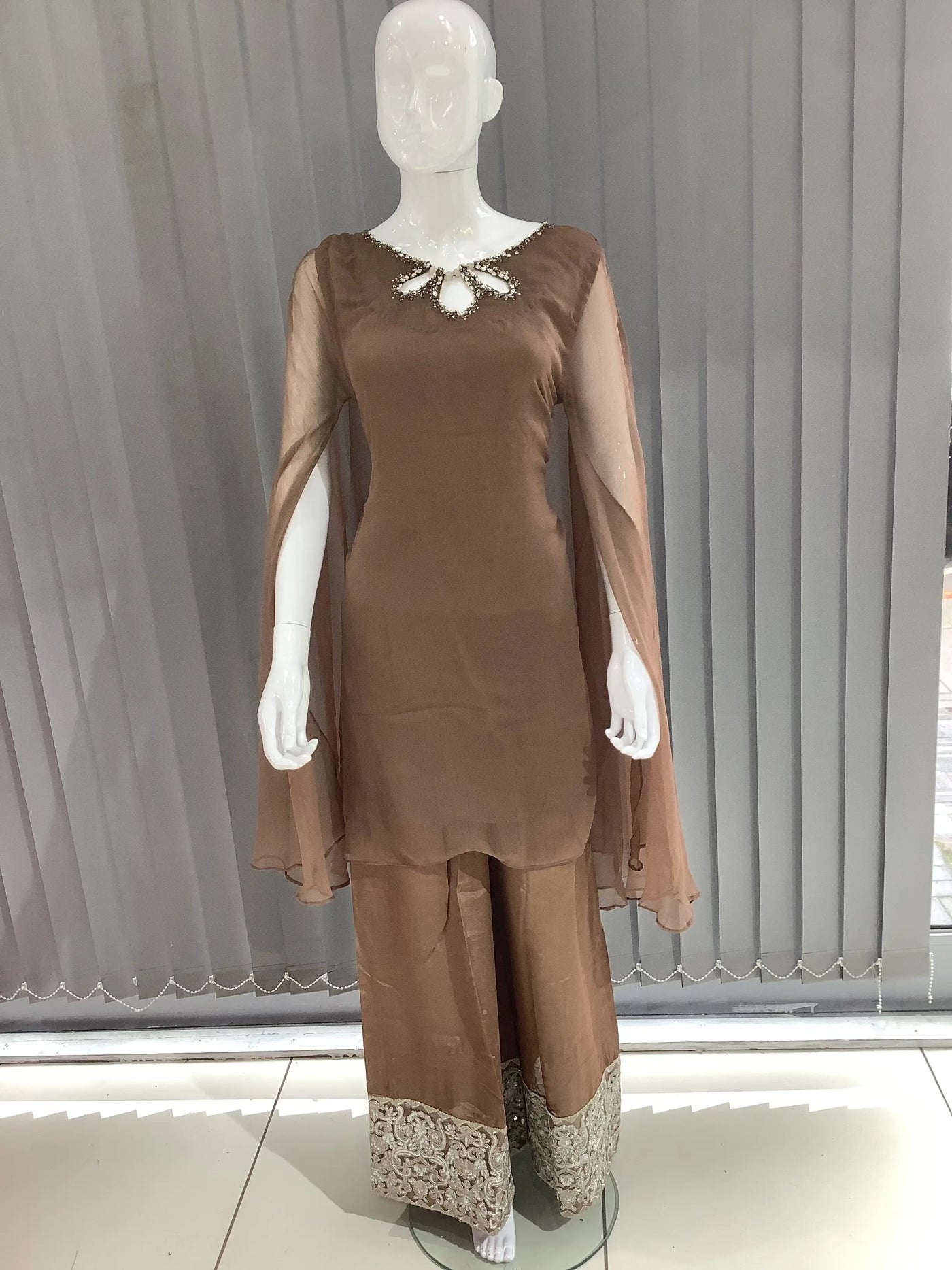  AIN - Pakistani clothes