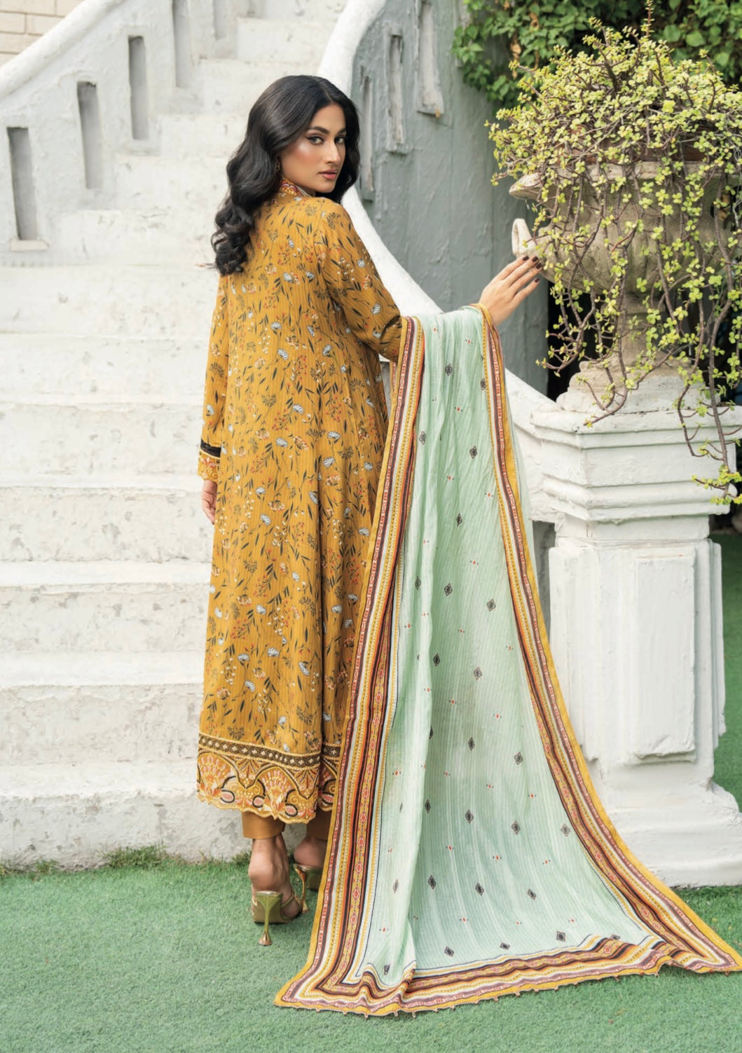 MUNIRA | Embroidered Linen Readymade | MEL03