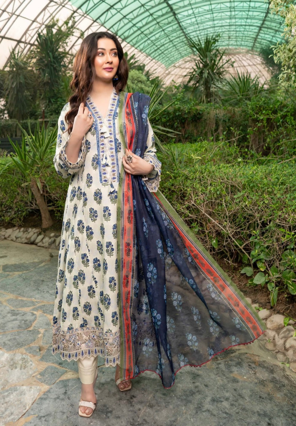 MUNIRA | Embroidered Linen Readymade | MEL04