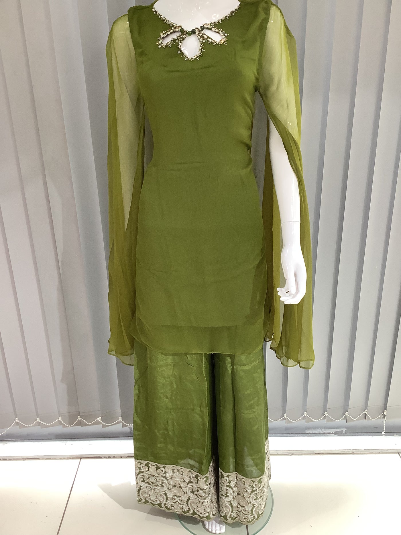  AIN - Pakistani clothes