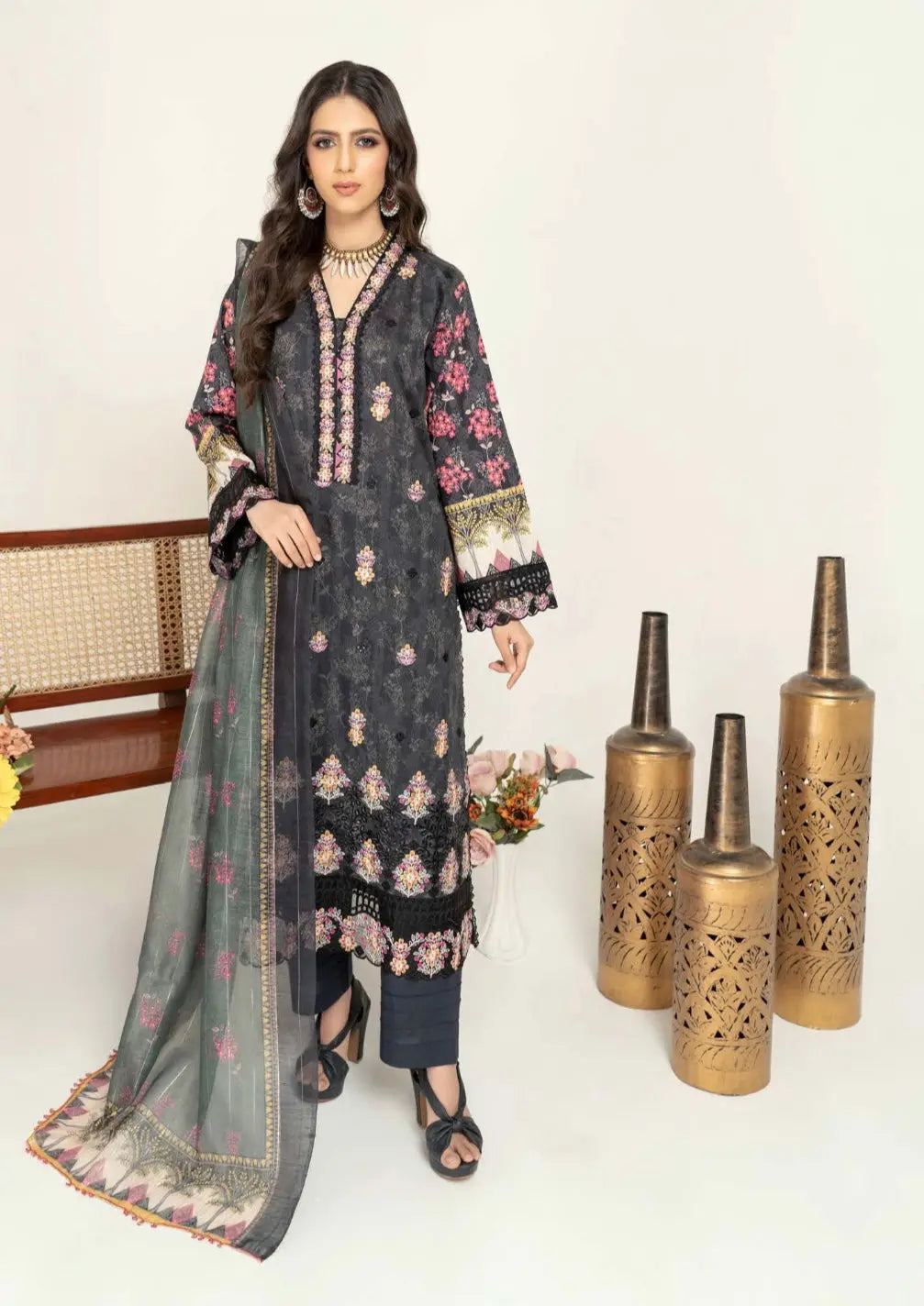  Munira - Pakistani clothes