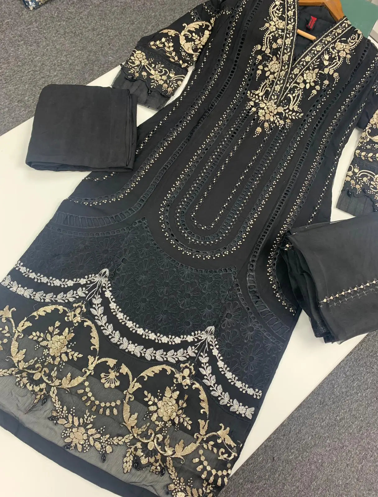  Pehnawa - Pakistani clothes