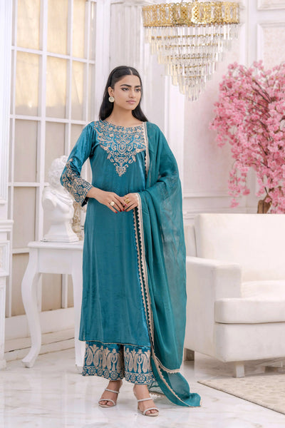 RANGZ 'Filhaal 2.0' | Embroidered Velvet Long Kameez Pakistani Readymade  | RGZ107 (5 Colours)