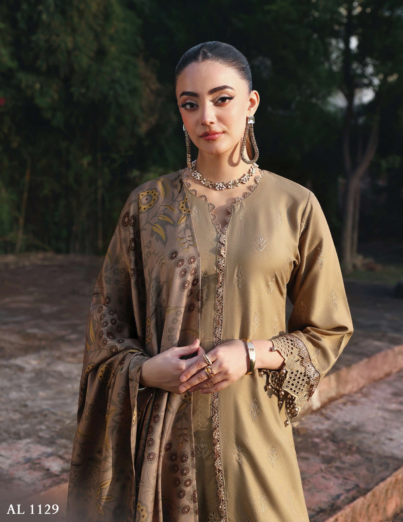 SIMRANS 'Mehr' | Embroidered Dhanak Chikenkari Pakistani Readymade Womenswear | SM923