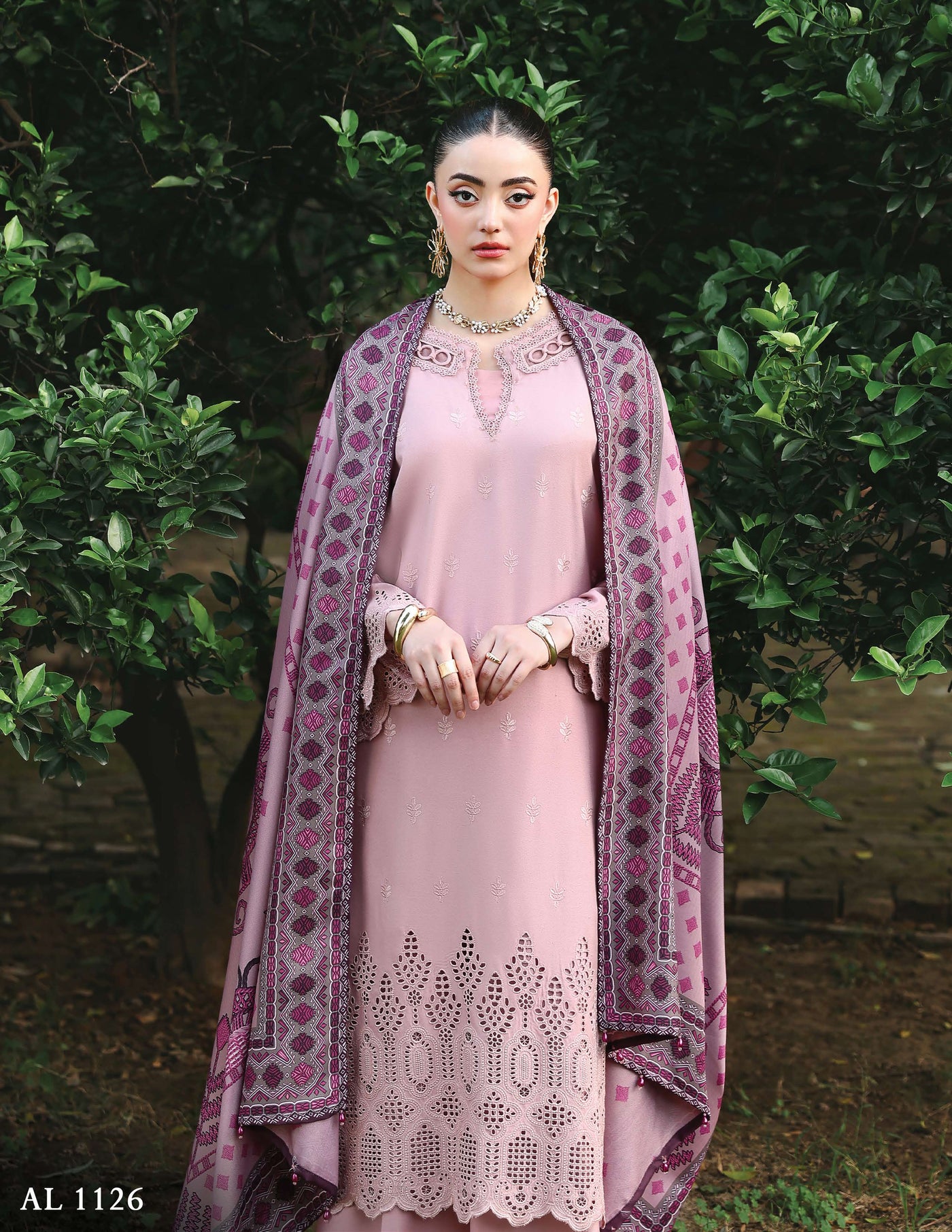 SIMRANS 'Mehr' | Embroidered Dhanak Chikenkari Pakistani Readymade Womenswear | SM925