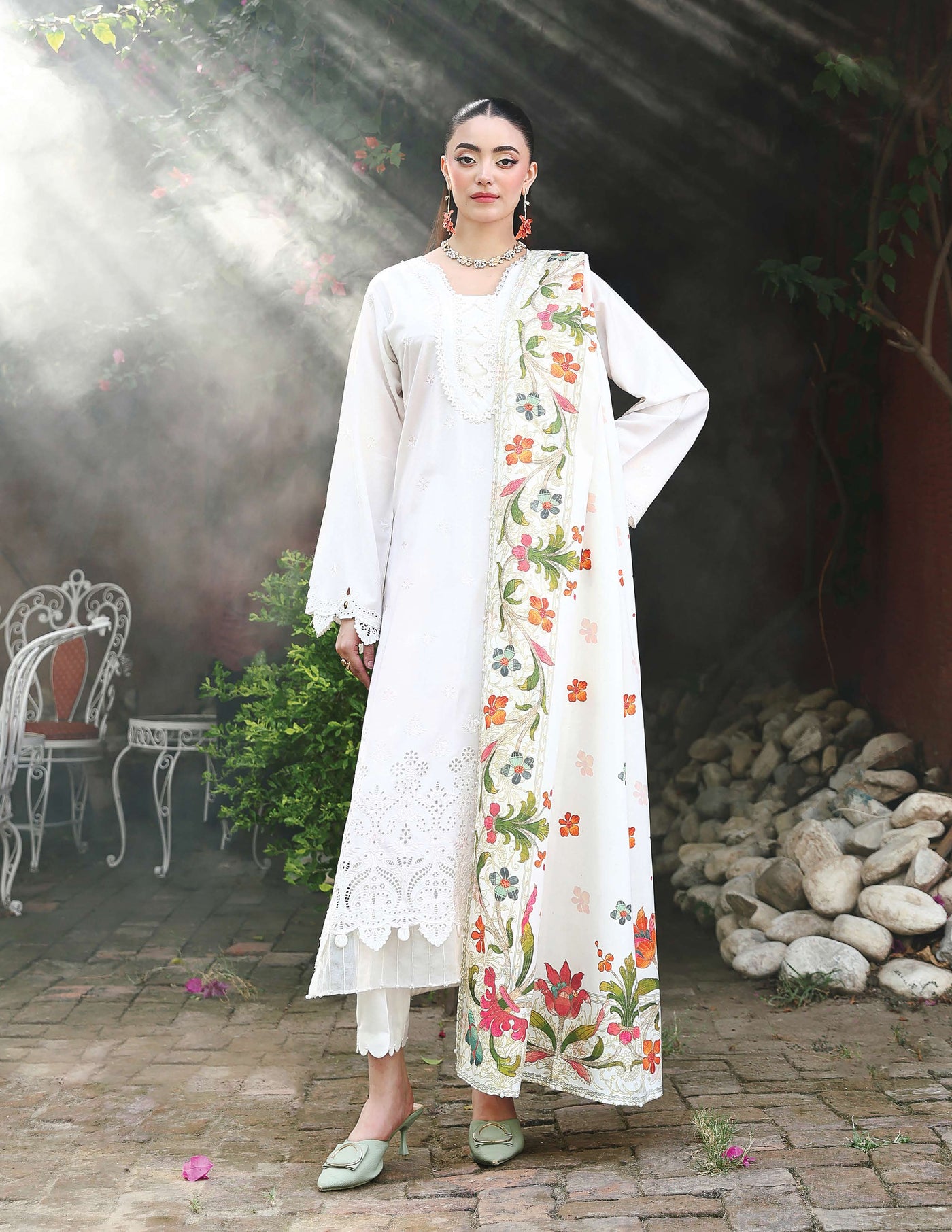 SIMRANS 'Mehr' | Embroidered Dhanak Chikenkari Pakistani Readymade Womenswear | SM926