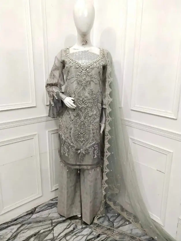 Pakistani fashion - HIRA TEXTILES
