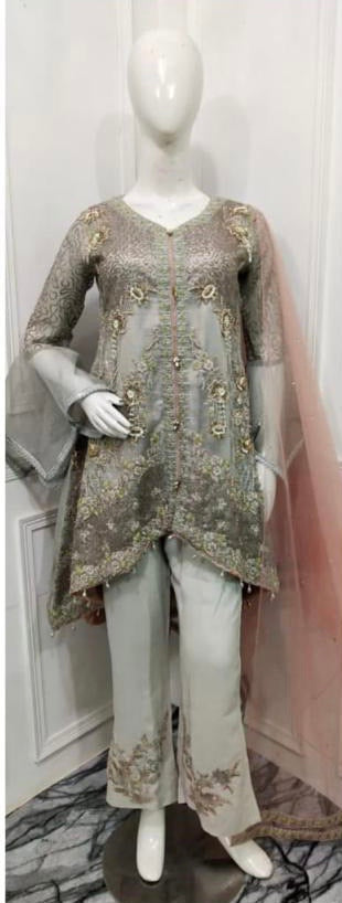 Pakistani fashion - HIRA TEXTILES